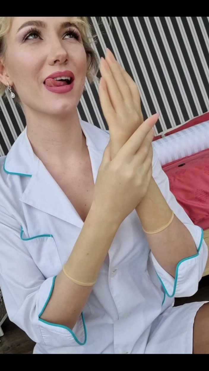 Angel The Dreamgirl: Asistentă obraznică