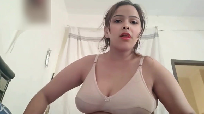 Seemaraaz: バービーのセクシーな胸