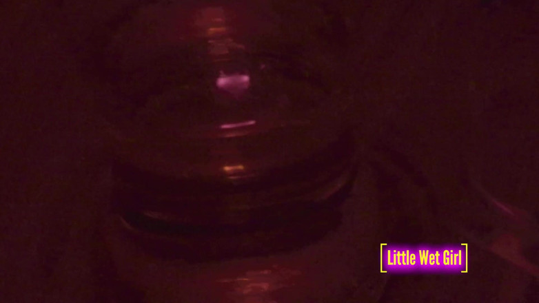 Little Wet Girl: Kencing di meja bar di rumah semasa pesta seks di...