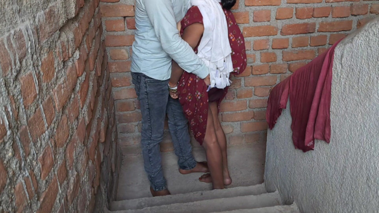 Trilokinath: Bhabhi sexy du village