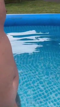 Atrakcja przy basenie, Napalona po kąpieli, Big Cock Cums All Over