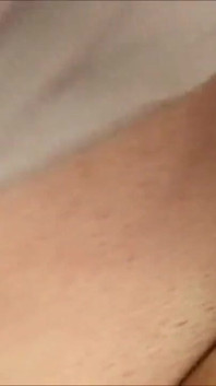 Cewek semok kulit putih lagi asik nyepong kontol