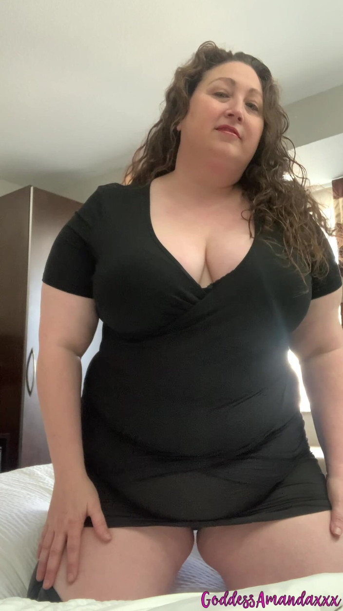 Goddess Amanda: 性感的丰满熟女用我的身体戏弄你