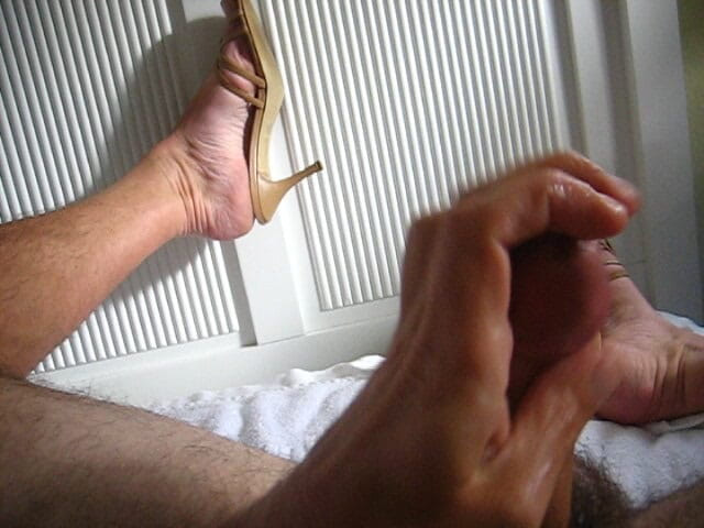 Feet Lover: Великий член, підбори і сперма