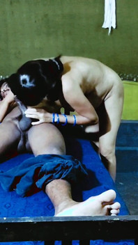 Minha meia-irmã Anju domina mefucks até ele gozar no meu corpo, esguichando orgasmo