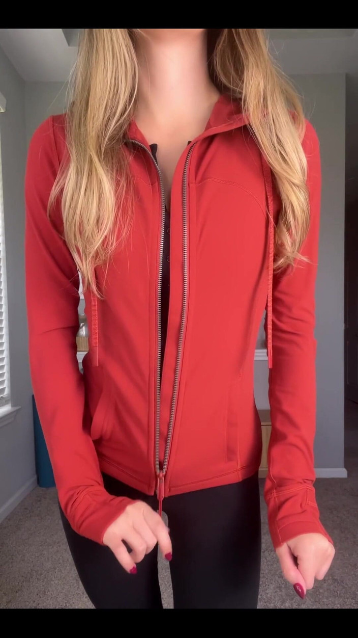 AvaZev: Spogliarmi dai miei vestiti da allenamento per te