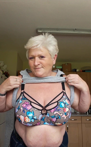 Uk Joolz: 케이크 재료로 지저분해질 수 있는 날이 될 수 있을까요?