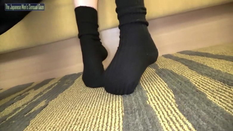 Sky Angel: La giovane donna giocosa si avvicina con fiducia e condivide...