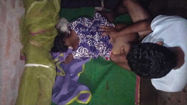 Pumi: कठिन चुदाई गांव के साथ देसी सौतेली बहन