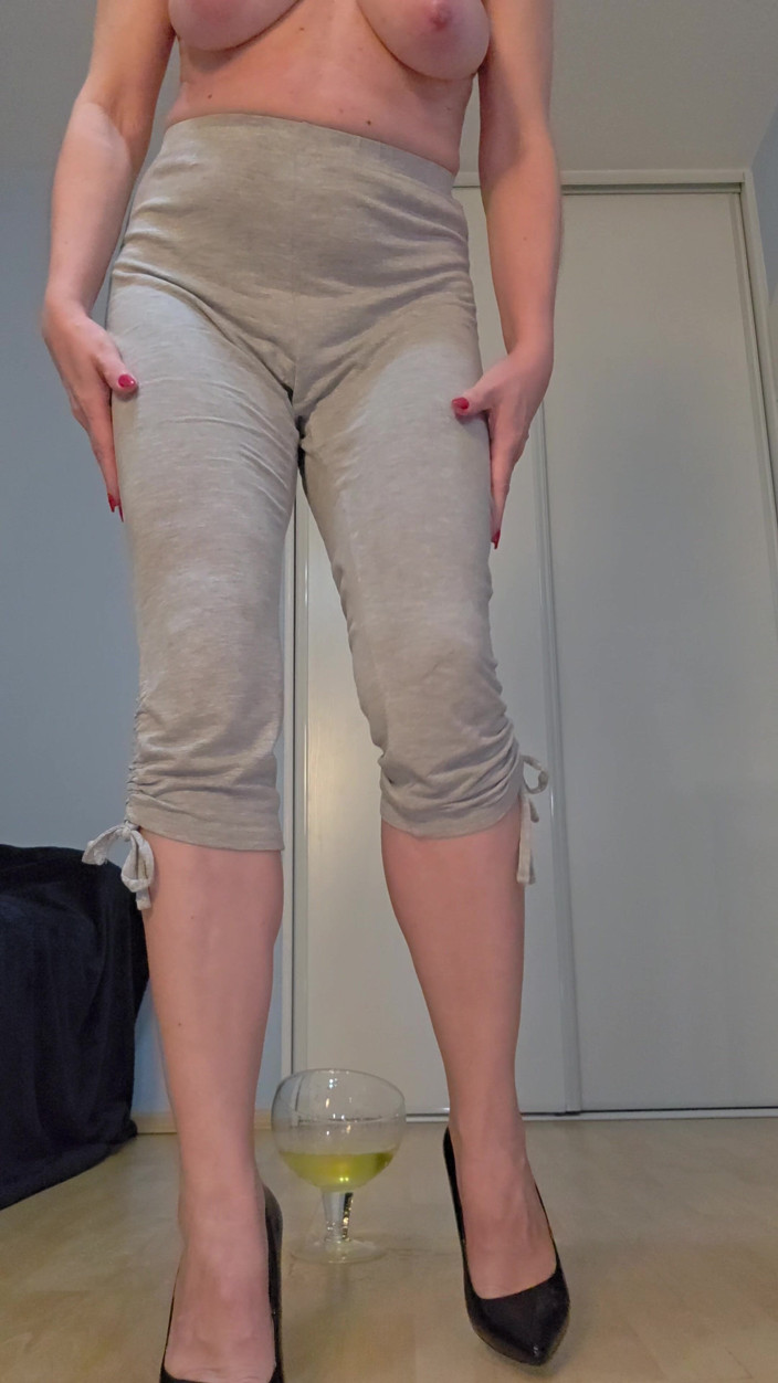 Misses_Jenny: Striptease &amp; Pants Pissing