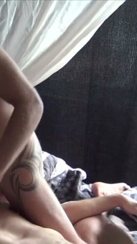 Bu harika Fransız pornosu amator'un tadını çok seksi adamlarla prezervatifsiz çıkarın