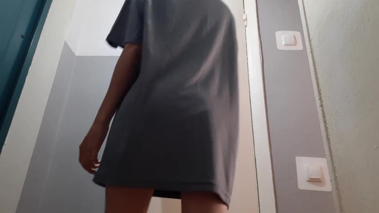 Lesbian-candys: Aku menggoda ibu tiriku untuk ngocok kami di saat yang...