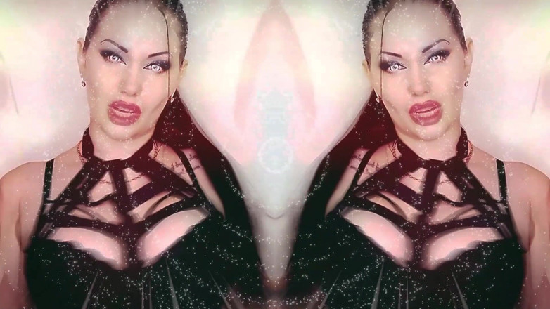 Goddess Misha Goldy: Betoverende asmr &amp; oogcontact! Mijn lippen zullen in je hoofd penetreren...