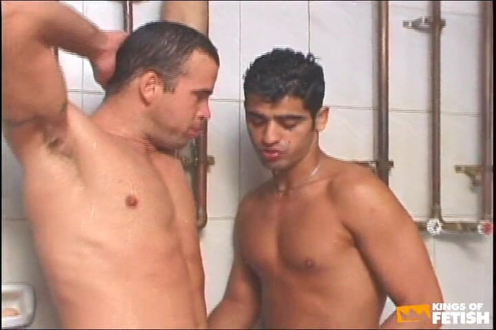 Gay Diaries: सुडौल बास्केटबॉल खिलाड़ी शॉवर में तंग गांड वाले सहकर्मी को नष्ट कर देती है
