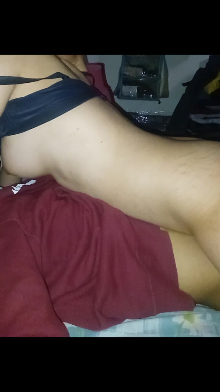 Famly sex: 아름다운 백인 아시아 소녀의 몸집이 작은 몸을 즐기다