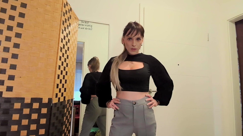 TV_Helena: Cosa vuoi con il tuo piccolo cazzo? Mettilo via e...