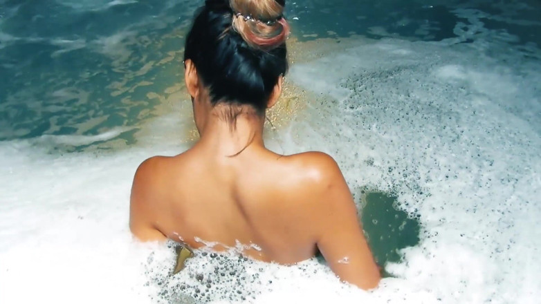 Asian Pussy Vision: Gros bain de mousse avec un modèle asiatique