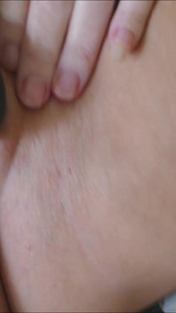 Gros Plan, Vibromasseur, Jouet Sexuel Gémissant, Orgasme Sur Une Chatte Rose Écartée Et Un Clito