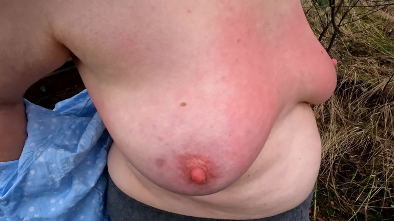 Bouncy Tits Action: Göğüsler açık havada