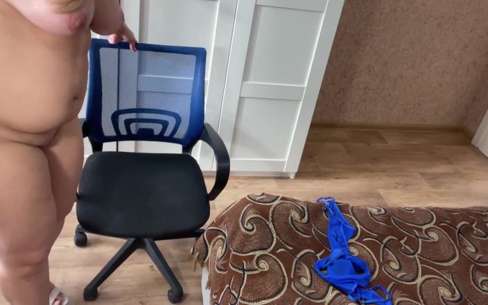 Lux Eva: Mama mea vitregă în lenjerie sexy dezbrăcată și și-a mângâiat pizda și curul. Delecta