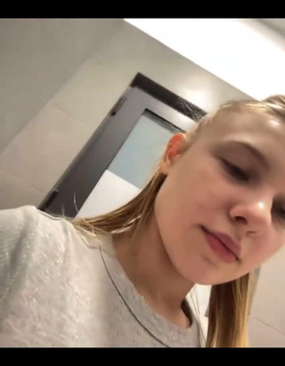 JuiceLussie: Жорстка мастурбація в тренажерному залі