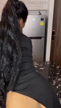 Istri sange ini nggak pake celana dalam di balik gaunnya - semua lubang suami dientot habis-habisan sampai dicrot di mulut