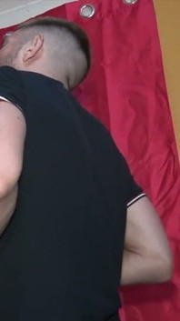 Fransız sürtük badboy tarafından prezervatifsiz sikiliyor