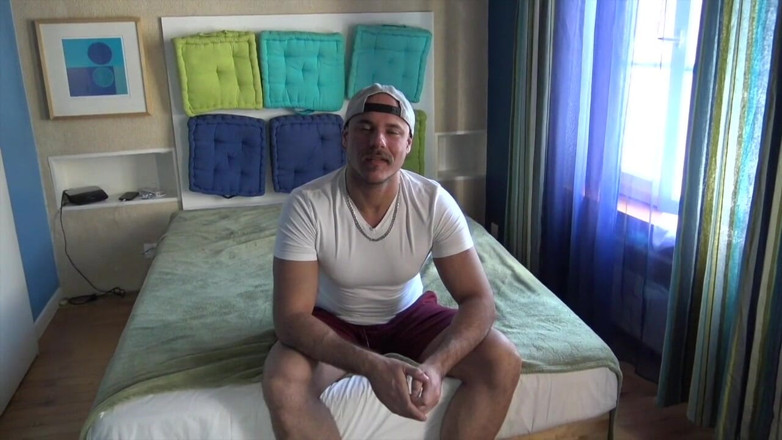 Gaybareback: Devian Rouge se fait baiser sans capote par Delta Kobra