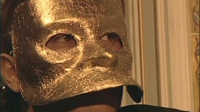 Inthe MILF room: 面具后面是一个放荡的熟女和 2 个角质男人