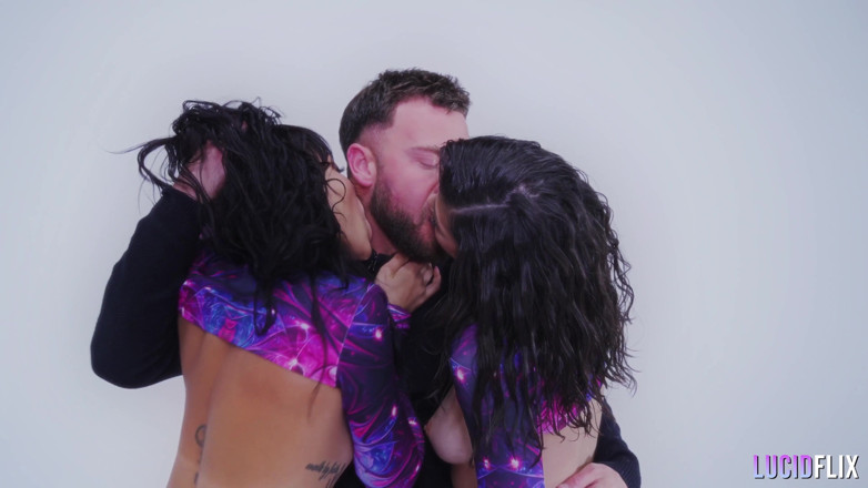 Lucid Flix: Luminati - Kylie rocket e vanessa sky in Andromeda