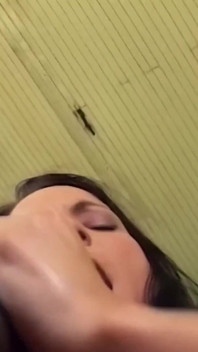 Un'infermiera arrapata si fa scopare duramente da un nuovo paziente.