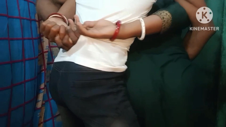 Raja puja: Babhi India dientot habis-habisan sama teman suaminya sendiri.