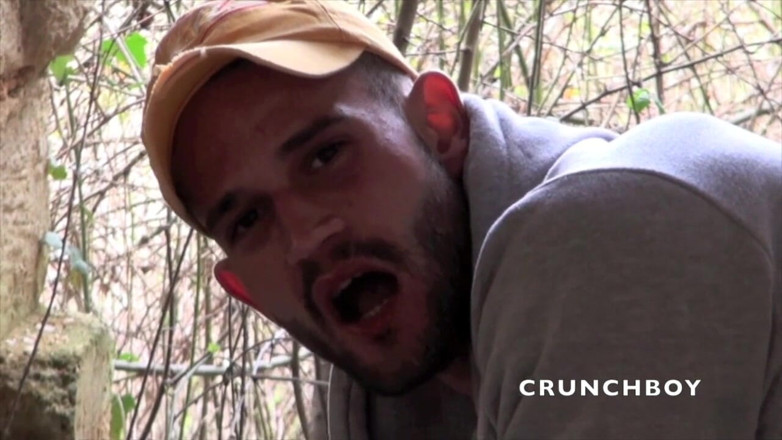 Crunch Boy: Mike wurde von einem sexy latino-twink im freien in einem...