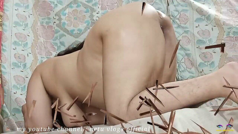 Netu: देसी netu पहले मुझे हाथों से चुदाई देती है, फिर मैं उसे कुत्ते शैली में गांड में चोदता हूं