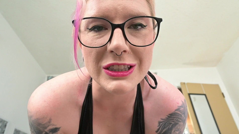 Missellie8: Stinky Smells Female Domination