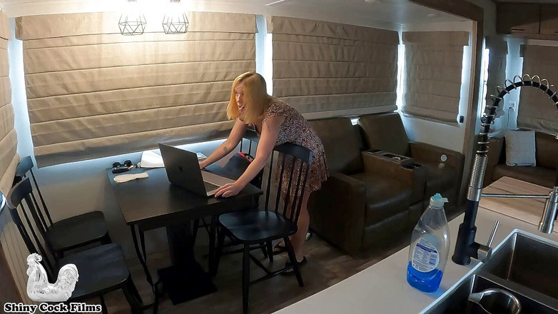 Jane Cane: 继子抓到继母卖继父的秘密