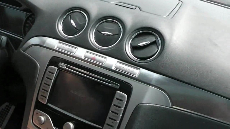 Yvette xtreme: Voiture aux pieds nus