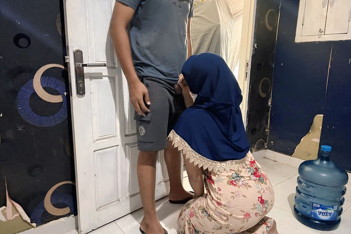 Jamsen: Ibu Rumah Tangga Paksa Abang Tukang Galon