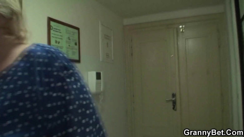 Granny Bet: Seks liar pulang belanja