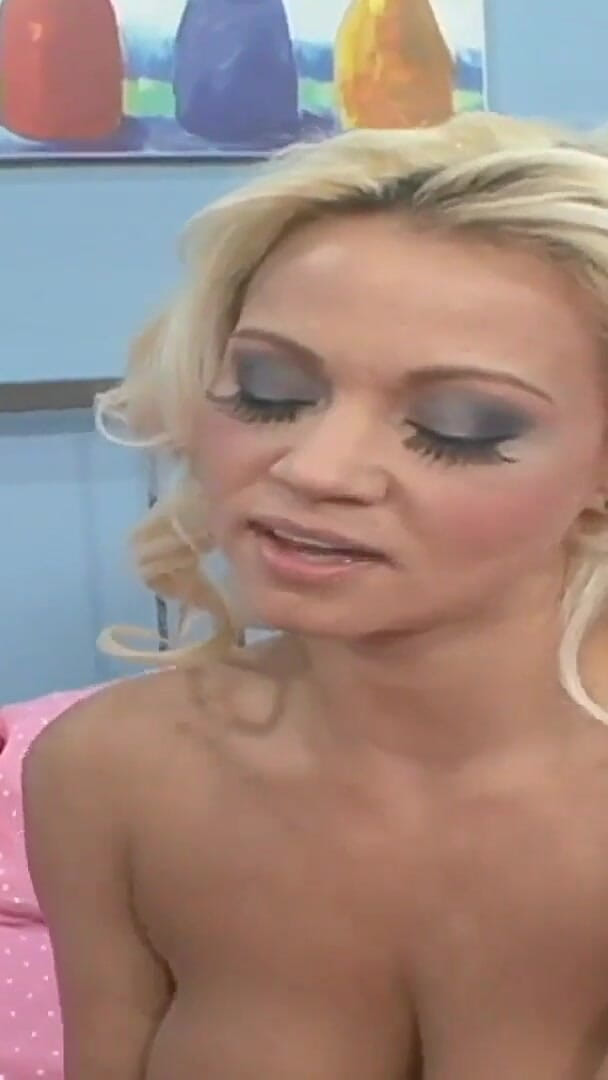 Lesbian dolls: Лесбійська любов між Нікітою фон Джеймсом і Тара Лінн Фокс, дві татуйовані блондинки люблять збуджуватися секс-іграшками
