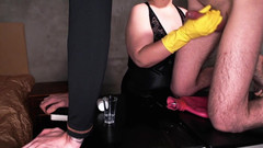 OurFetishLife: La mia matrigna casalinga mi ha fatto venire