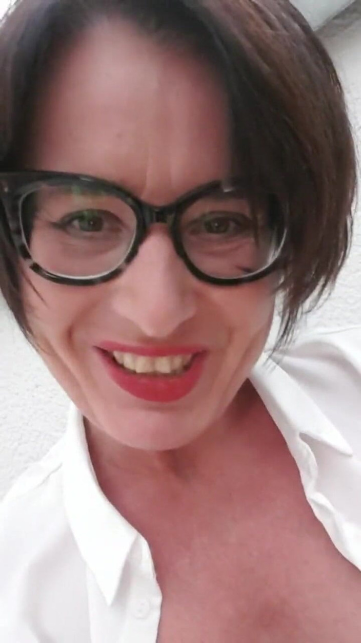 JulieEroticDress: Peso sulle labbra