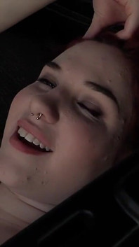 La 18enne rossa jules è una ragazza part time webcam