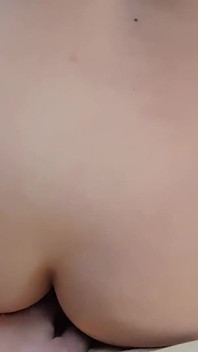 Tante seksi ngentot di depan umum di hotel golf