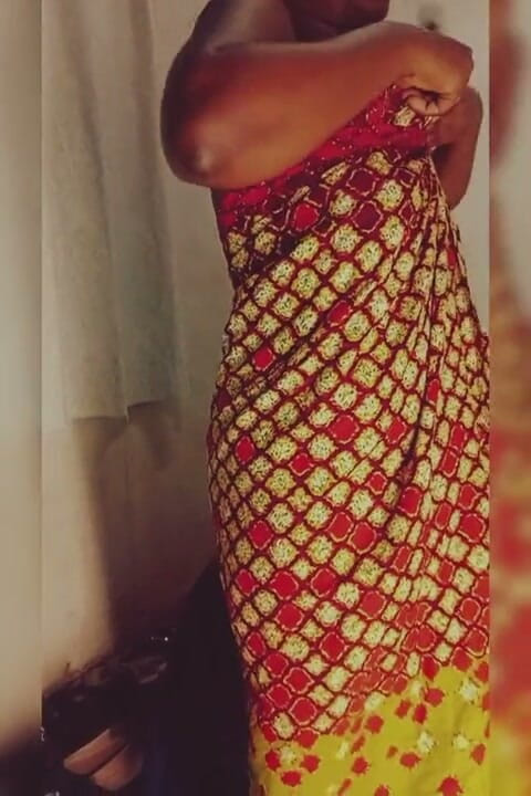 Yunny22: sauteli bahan ki varjit ichchha poore vidiyo men