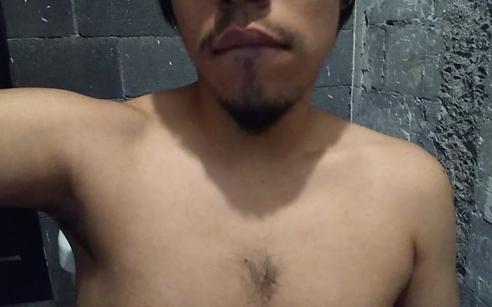AlexAlejandro13: Băiatul tău rușinos pe coardă