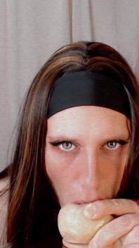 Сіссі babytgirl94 тренує його глибокий заглот без пощади та великої сперми після цнотливості
