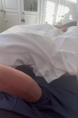 Hot dick in your ass: 隐藏摄像头勾引我的朋友，可惜他没有帮助我