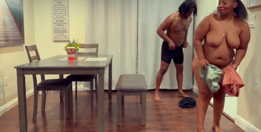 Kendale: Üniversiteli tatlı kız, sürpriz bir alışveriş yapmak için kredi kartını...