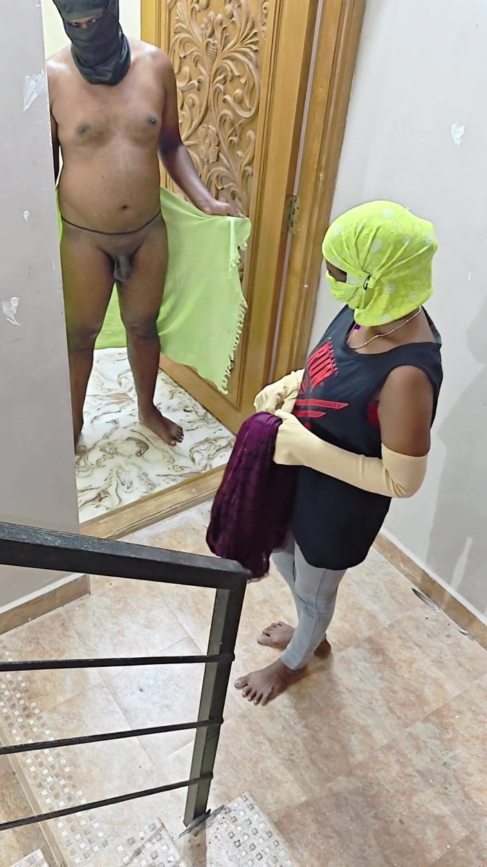 Thesana: Bachelor-junge und hausbesitzerin stieftochter